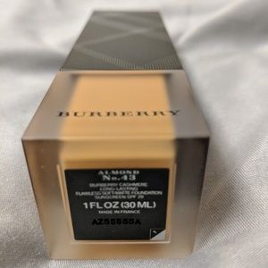 Burberry Cashmere - Soft Matte Foundation